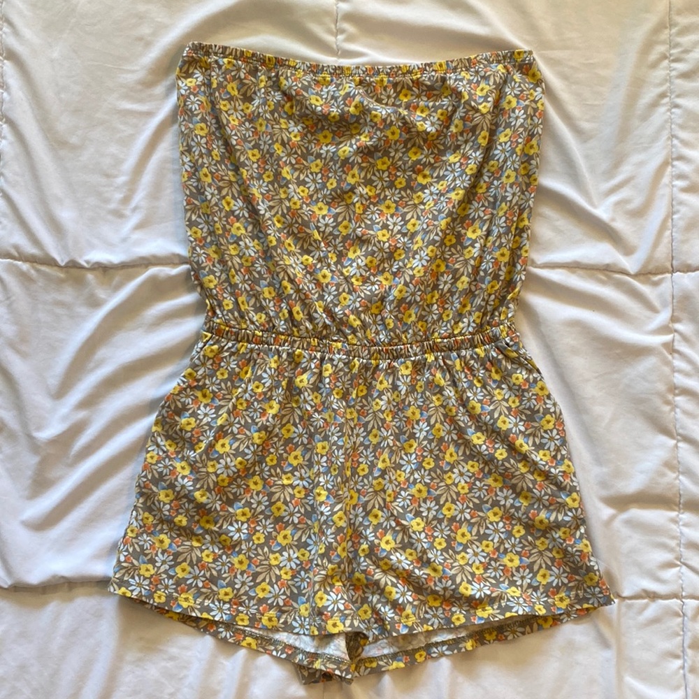 Forever 21 flower print romper with pockets